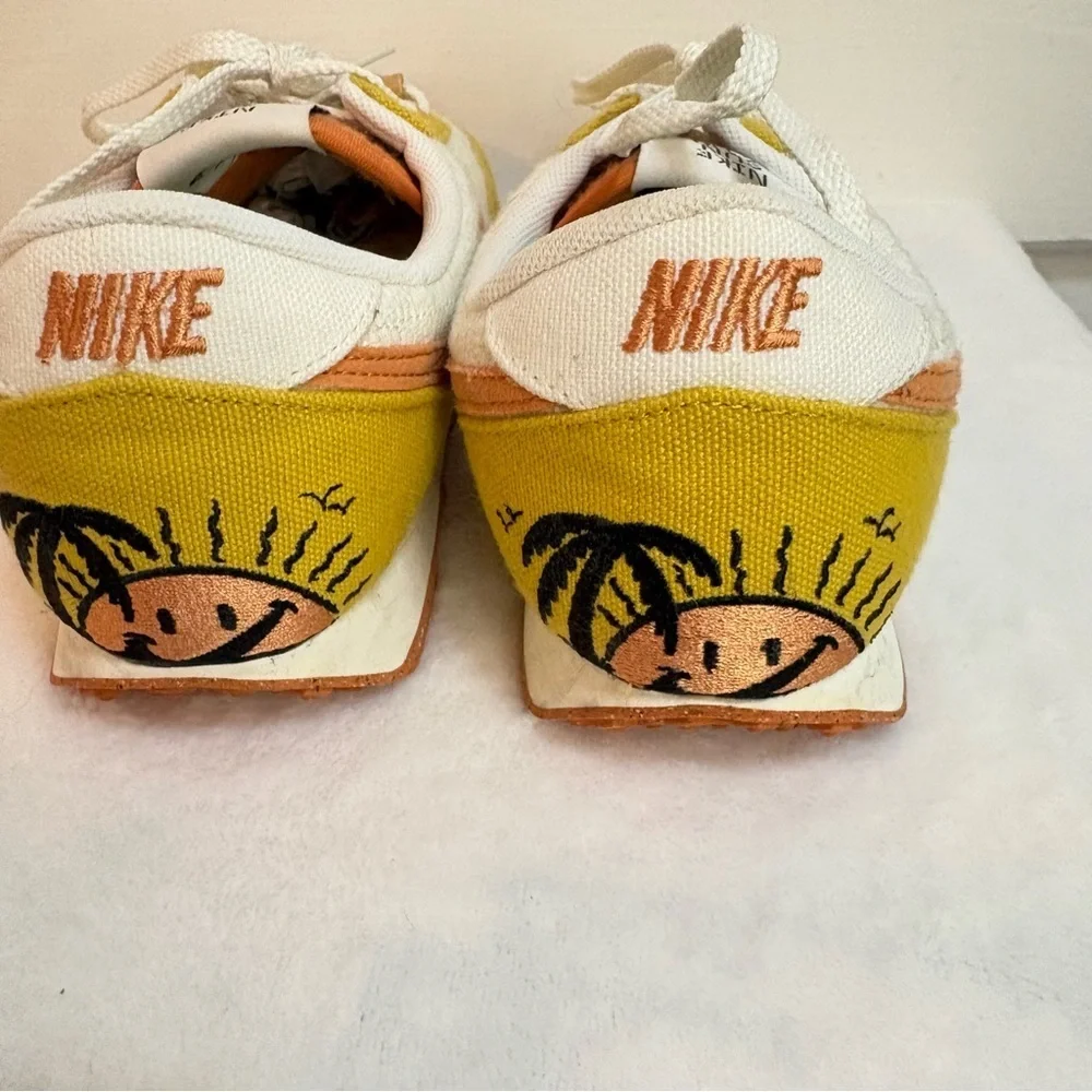 Women’s Nike Daybreak SE 'Sun Club - White Sand Gold'